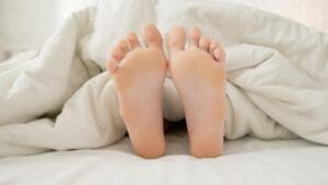 Jak poznáte, že se vám v ledvinách hromadí jedy. Podívejte se na své nohy