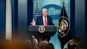 19letý Dean Whiters se postavil 20 podporovatelů Trumpa. Vyhrál všechny debaty?